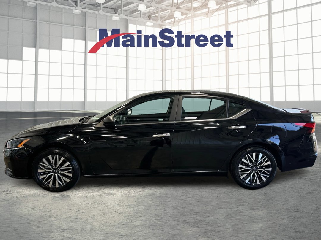Used 2024 Nissan Altima SV with VIN 1N4BL4DV4RN383346 for sale in Kansas City