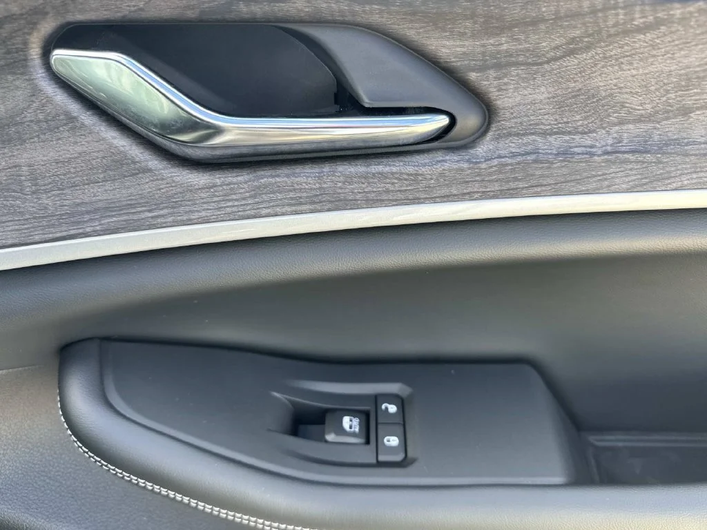 New 2027 Gray Jeep Laredo Altitude image 24
