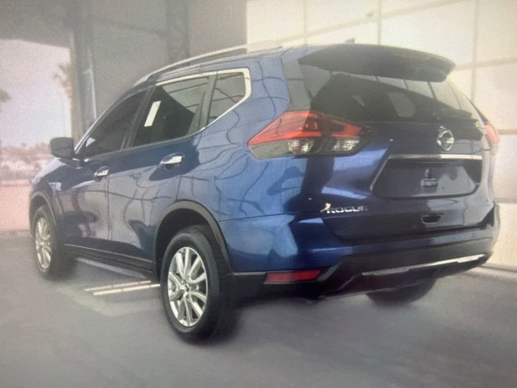 Used 2018 Blue Nissan SV image 5