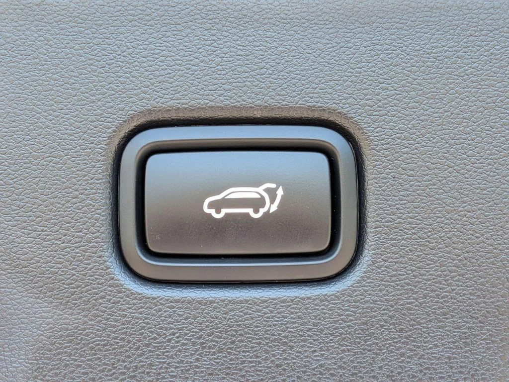Used 2025 Red Hyundai SEL Convenience image 28