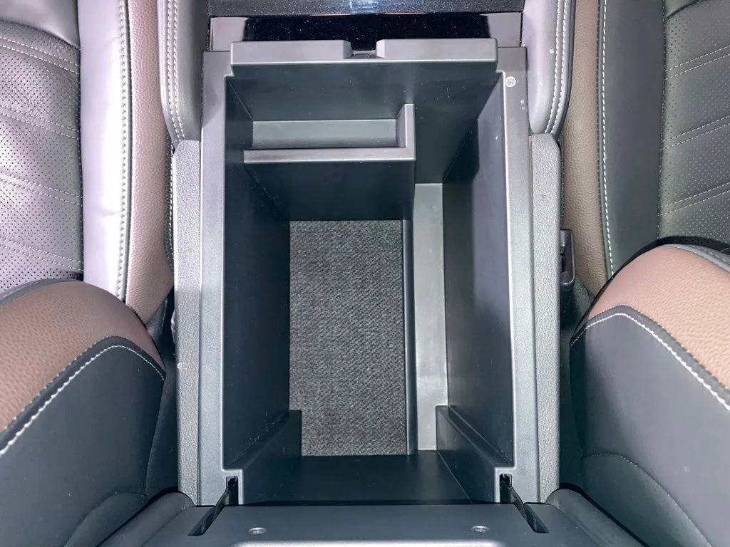 Used 2025 Gray Nissan Platinum image 13