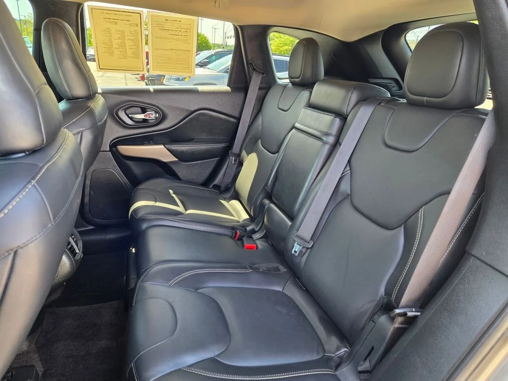 Used 2018 Beige Jeep Limited image 28