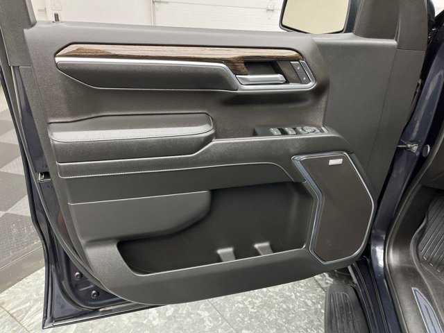 Used 2024 Titanium Rush Metallic GMC Elevation image 8