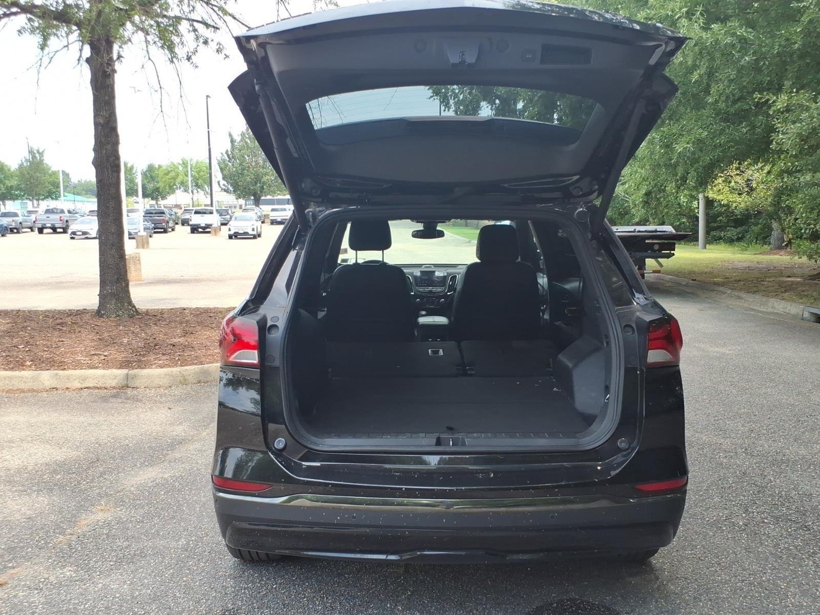 Used 2023 Mosaic Black Metallic Chevrolet RS image 28