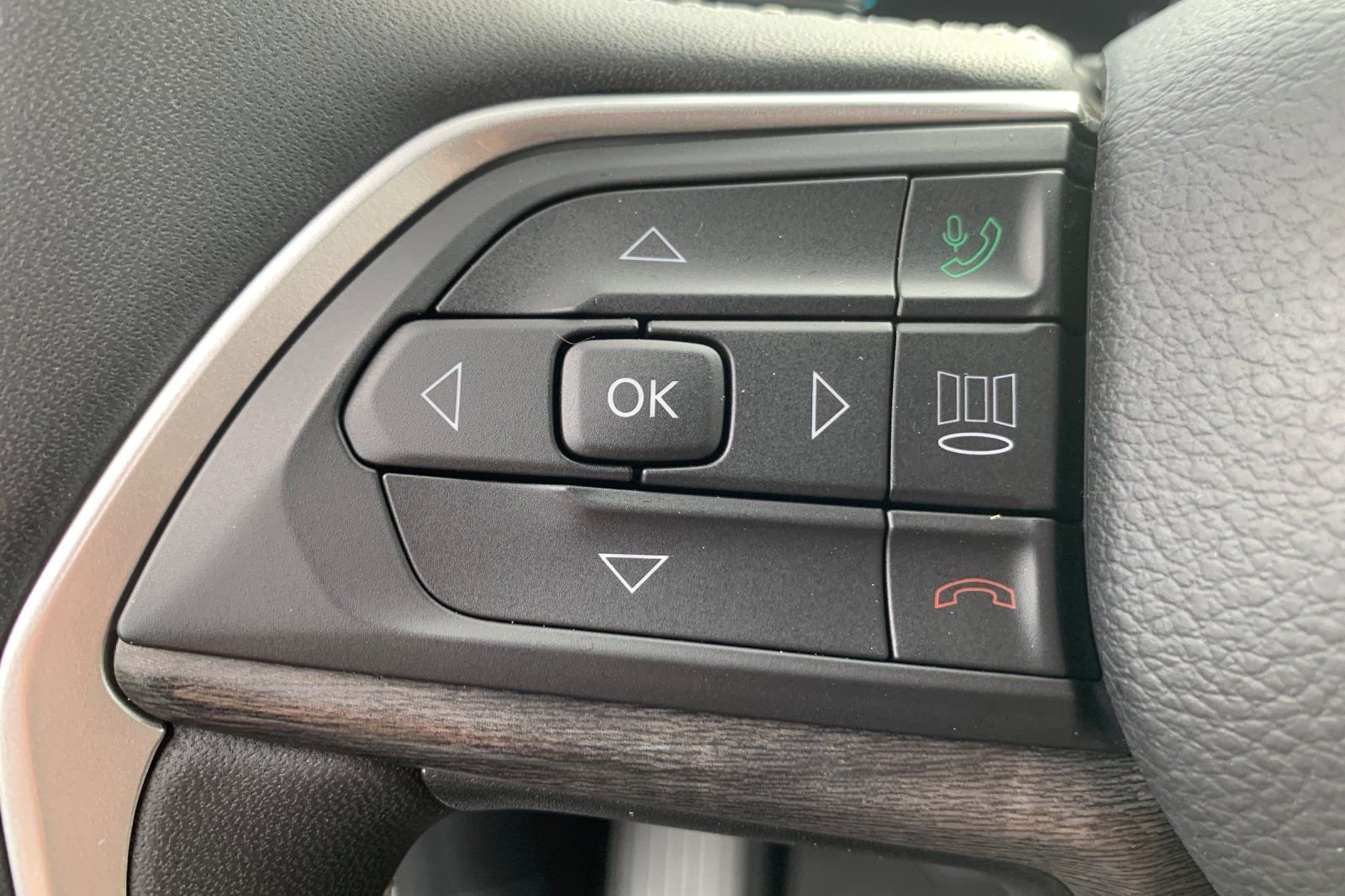 Used 2024 Silver Jeep 4xe image 31