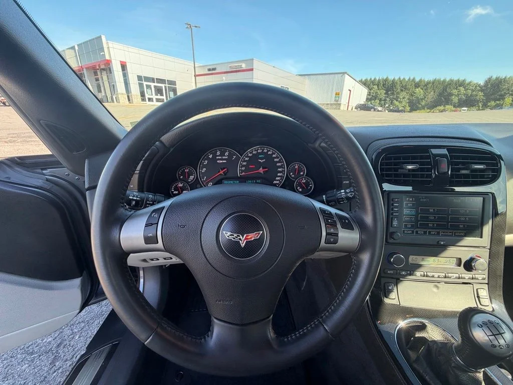 Used 2009 Gray Chevrolet Z06 image 28