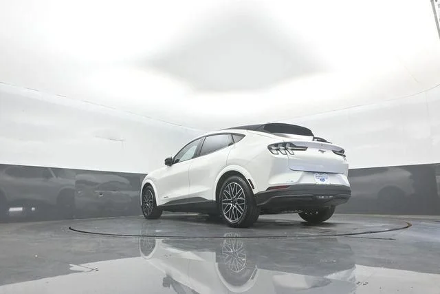 New 2026 Star White Metallic Tri-coat Ford Premium image 36