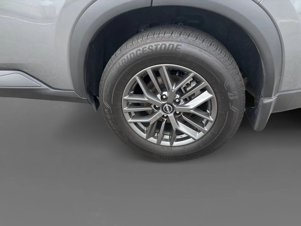 Used 2025 Gray Nissan S image 8