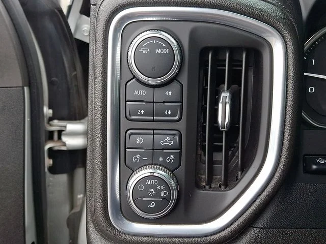 Used 2022 Silver GMC Denali image 24