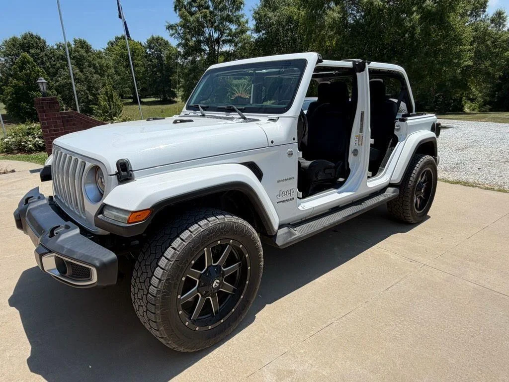Used 2018 Bright White Clearcoat Jeep Sahara image 2