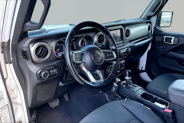 Used 2020 White Jeep Unlimited Sahara image 13