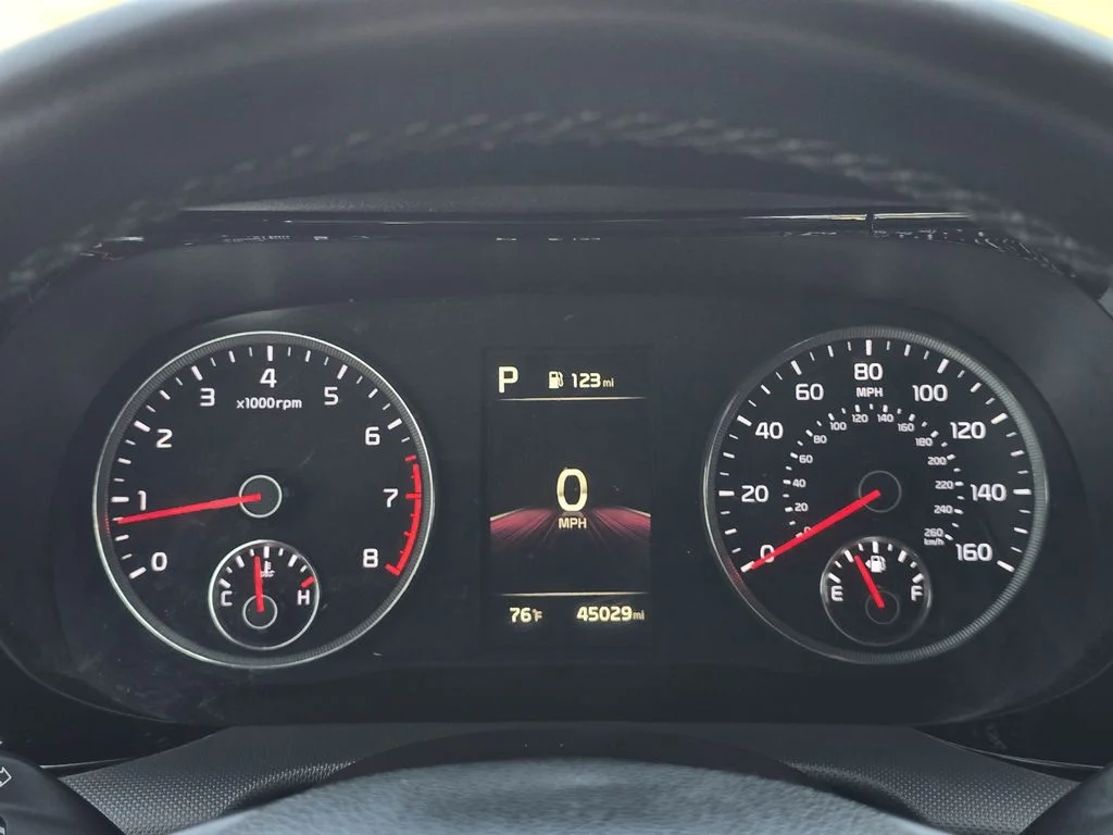 Used 2023 Wolf Gray Kia GT-Line image 18