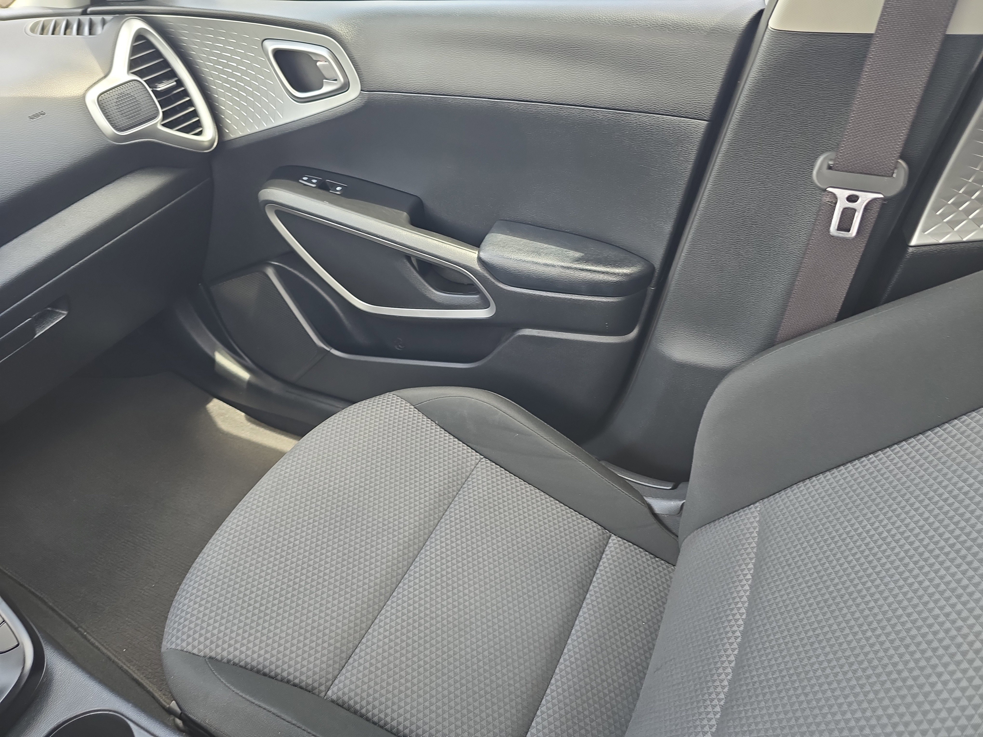 Certified Used 2021 Sparkling Silver Kia LX image 15