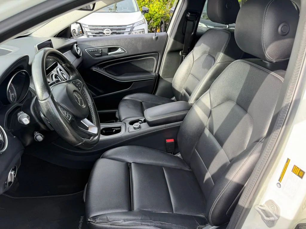 Used 2017 White Mercedes-Benz GLA 250 image 10
