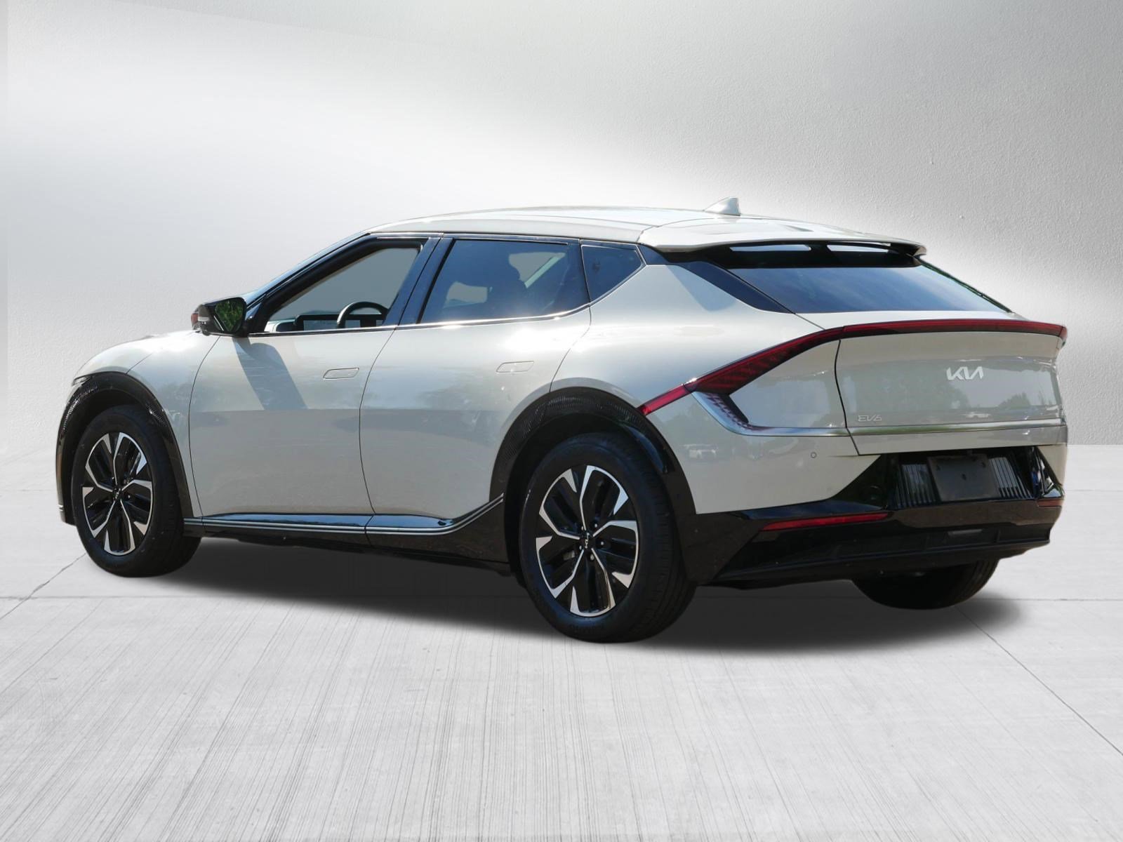 Certified Used 2024 Glacier Kia Wind image 5