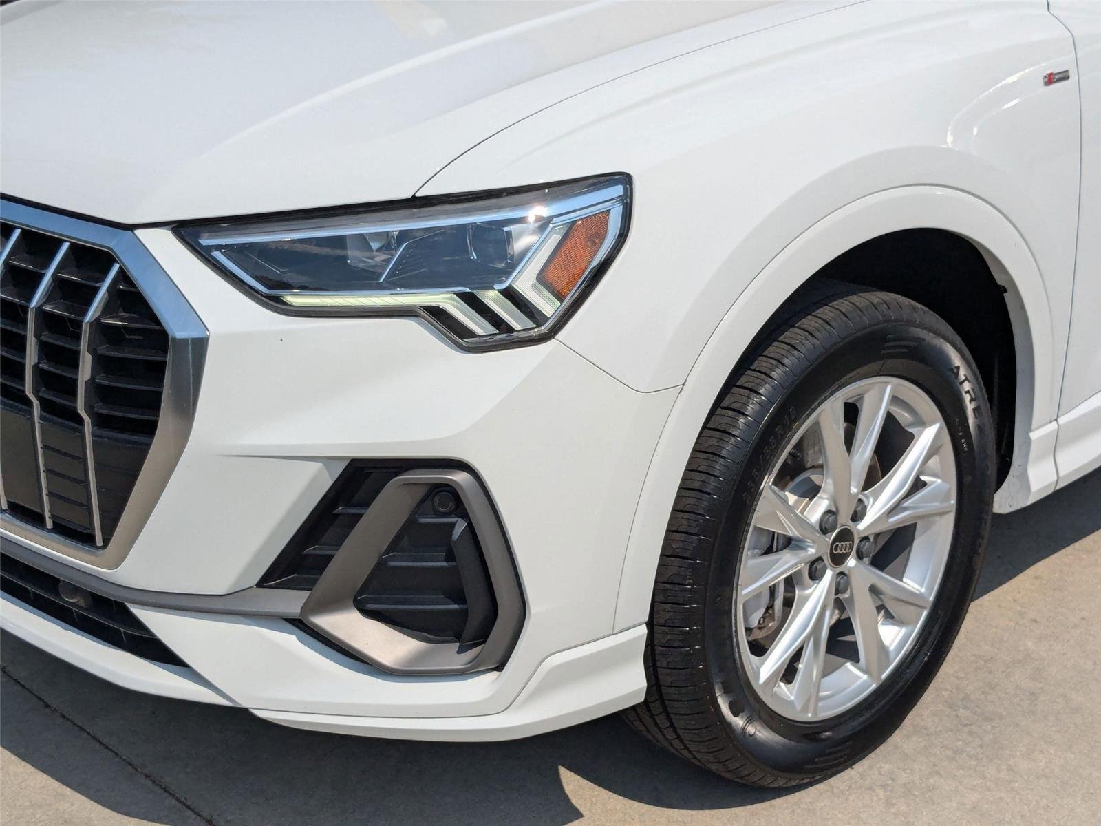 Used 2025 Arkona White Audi S line Premium image 9