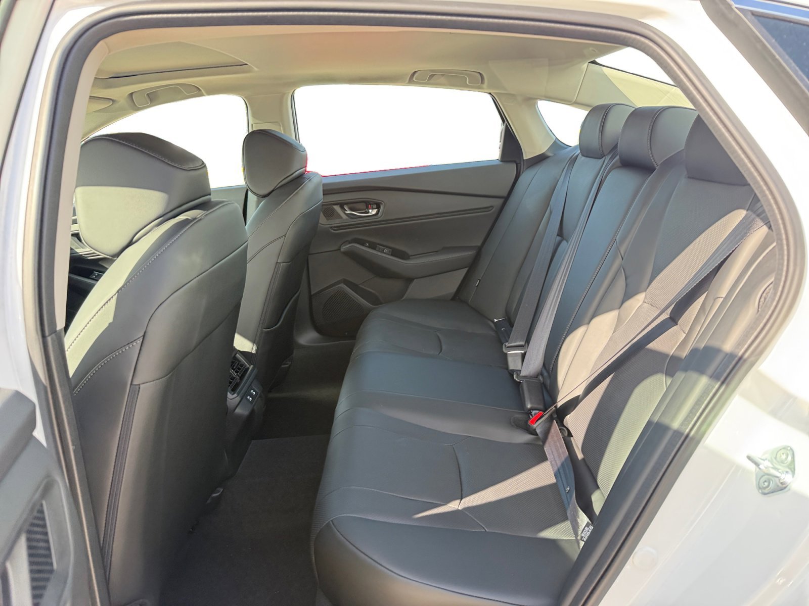 New 2026 Platinum White Pearl Honda Touring image 16