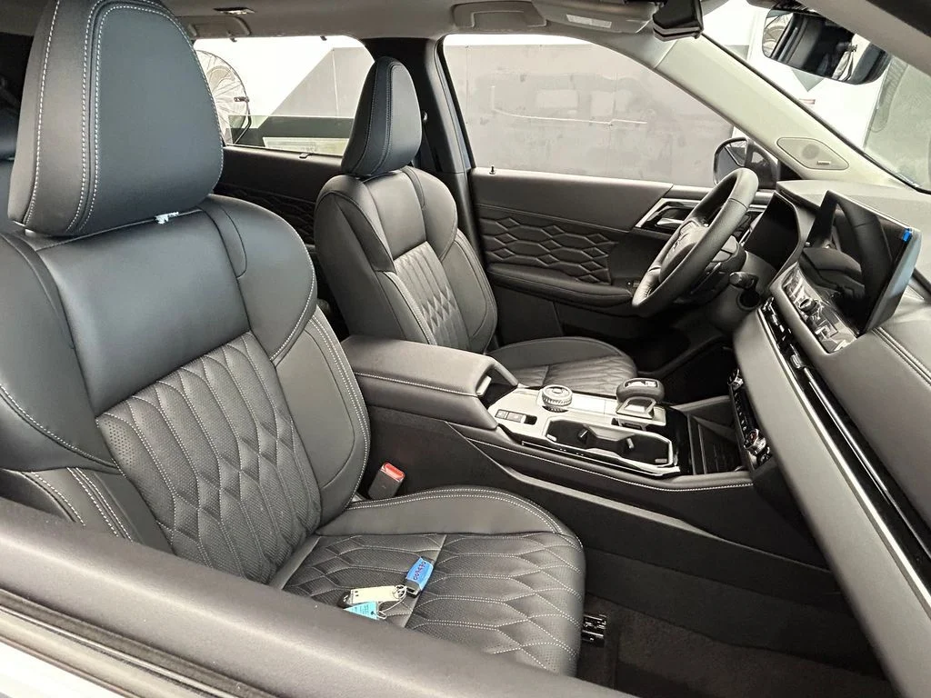 New 2026 Gray Mitsubishi SEL image 49