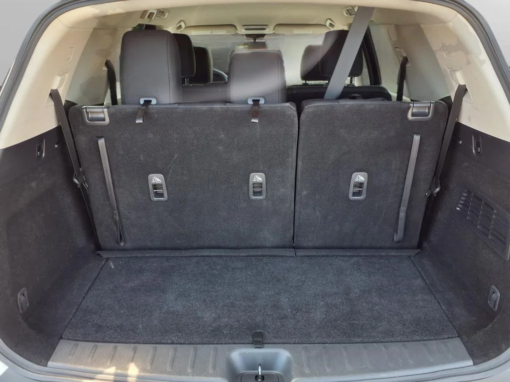 Used 2025 Silver Nissan SV image 27