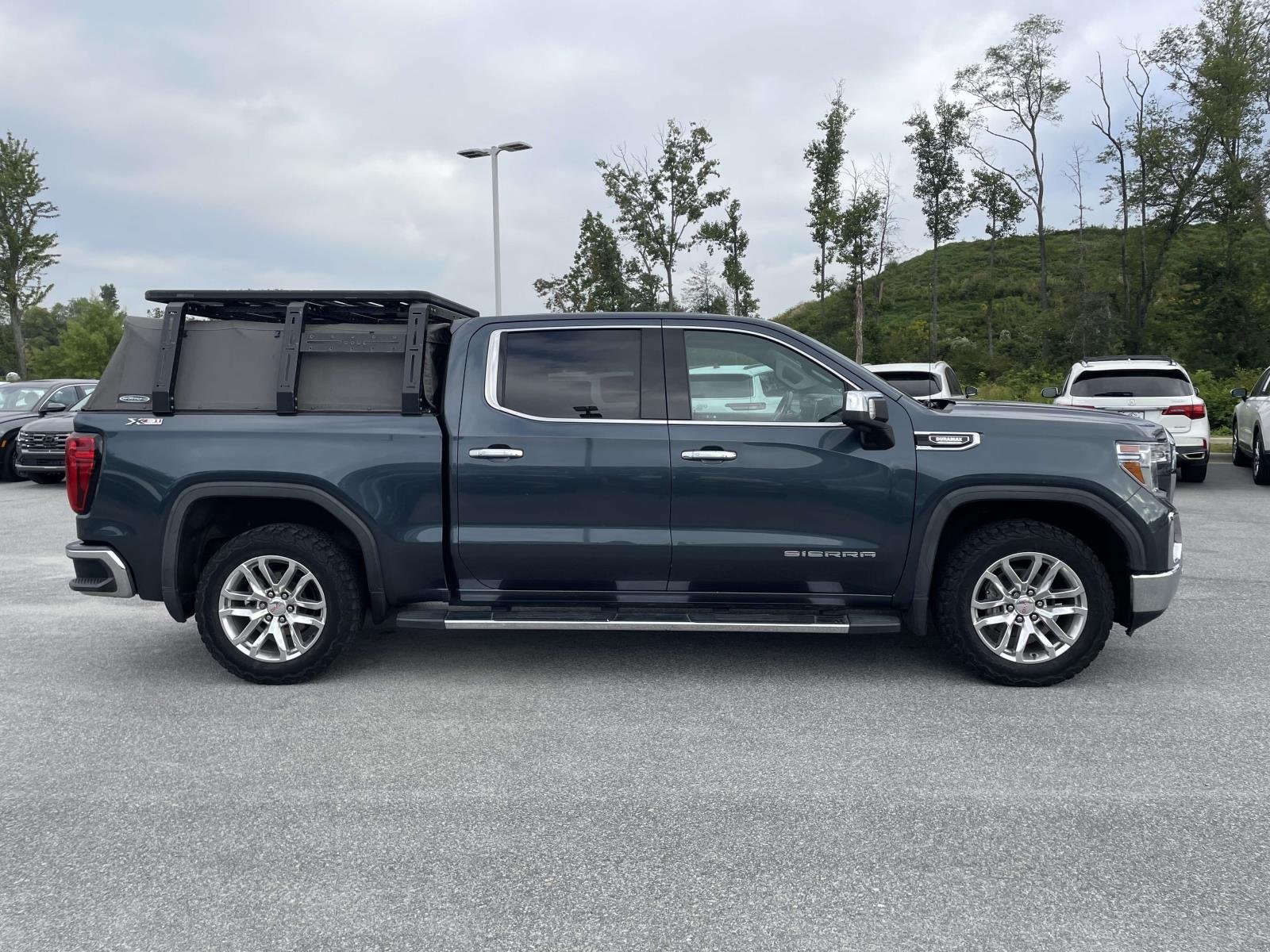 Used 2020 Dark Sky Metallic GMC SLT image 31