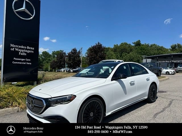 New 2026 MANUFAKTUR Moonlight White Metallic Mercedes-Benz E 450 image 1
