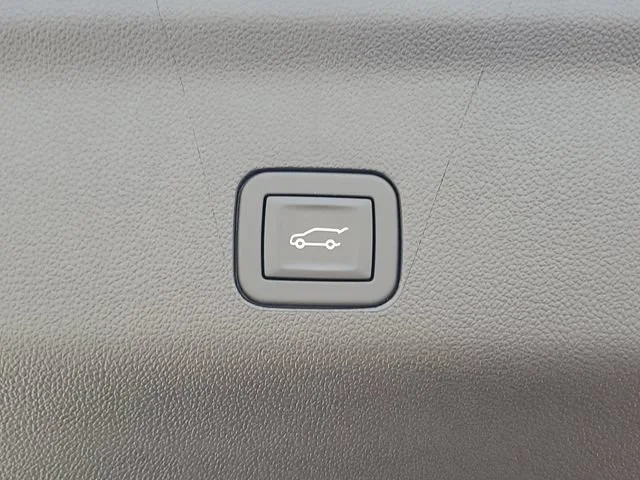 Used 2026 Sterling Metallic GMC AT4 Ultimate image 39