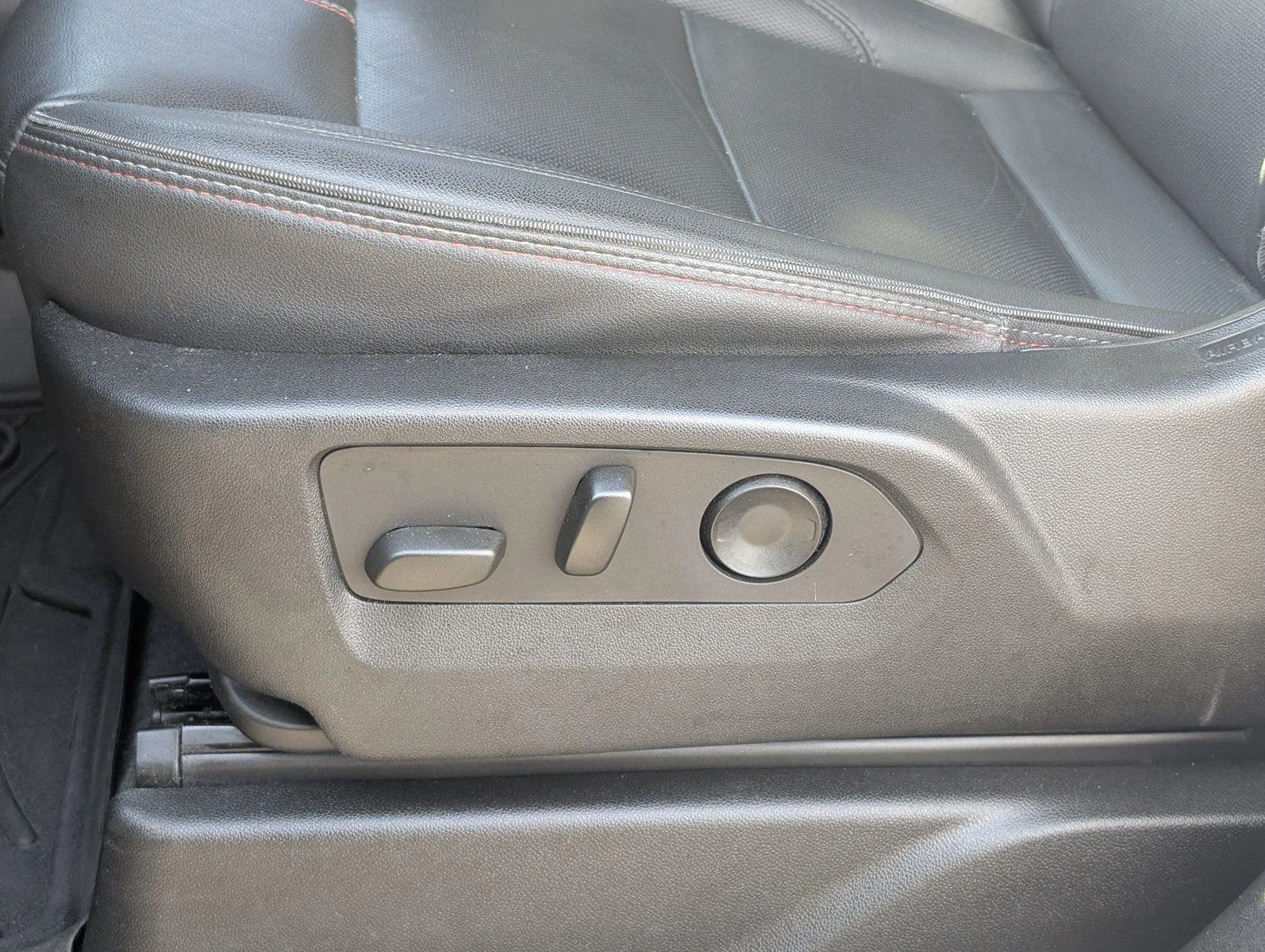 Used 2023 Summit White Chevrolet RST image 11