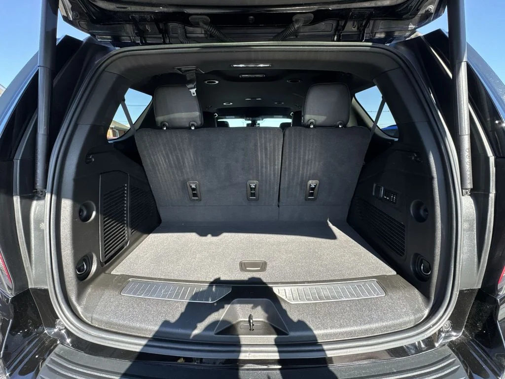 Used 2022 Black Chevrolet Z71 image 24