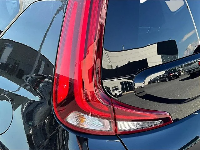 Used 2022 Black Kia Turbo image 29