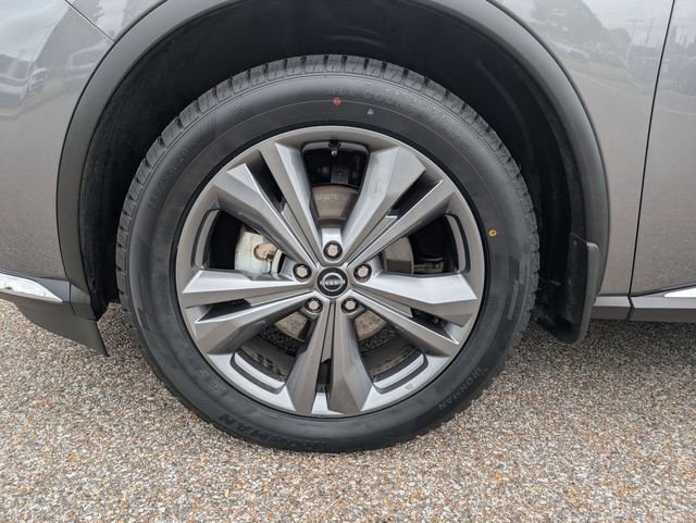 Used 2024 Gray Nissan Platinum image 12