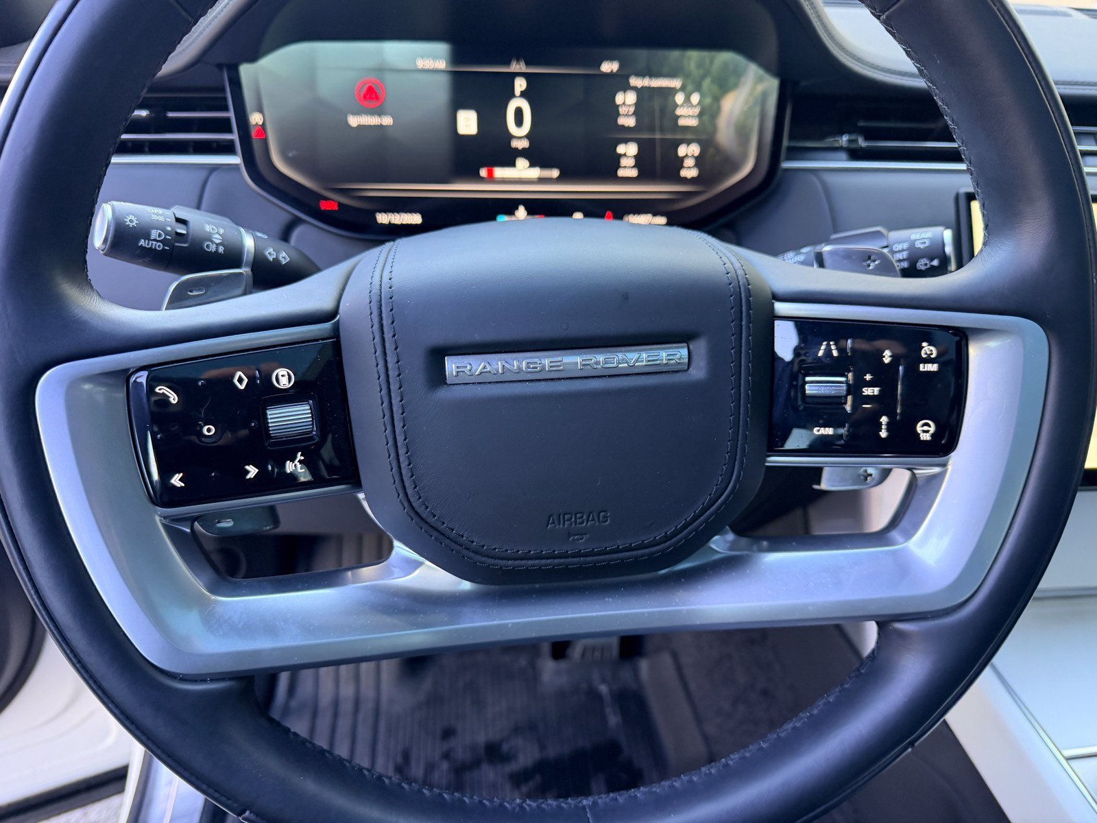 Used 2024 White Land Rover SV image 15
