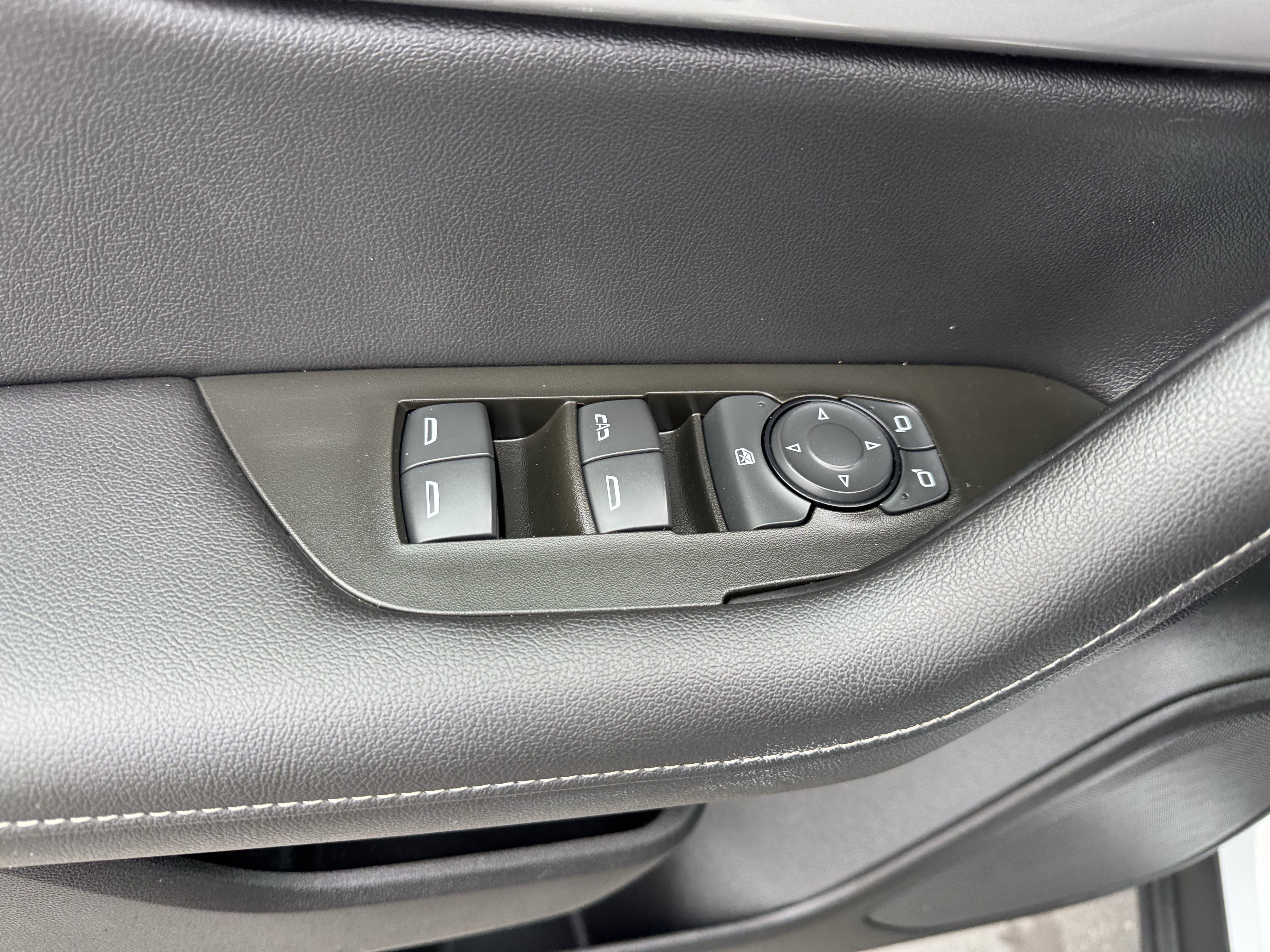 Used 2023 Summit White Chevrolet 2LT image 8