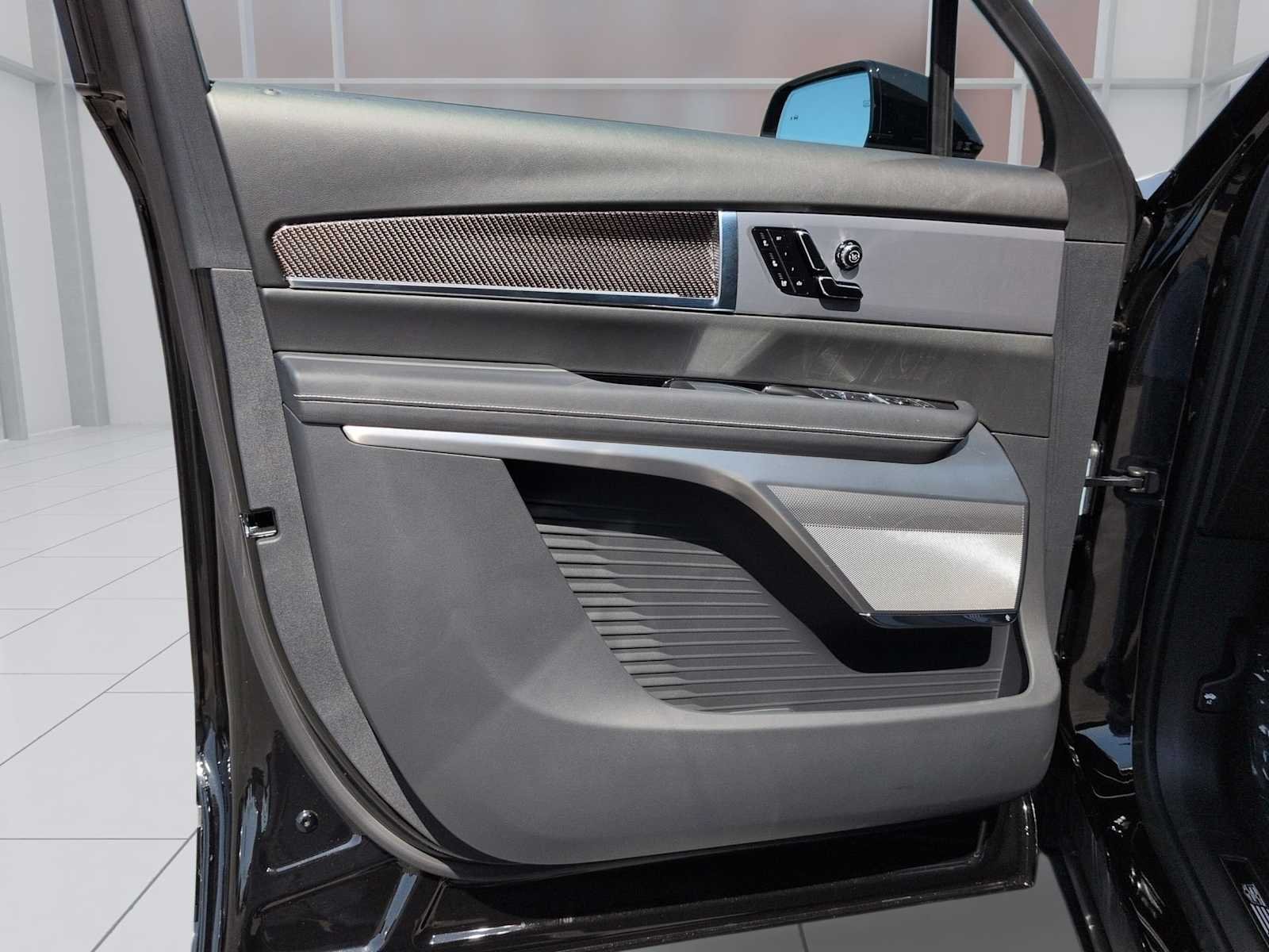 2027 Cadillac VISTIQ Sport - Photo 10