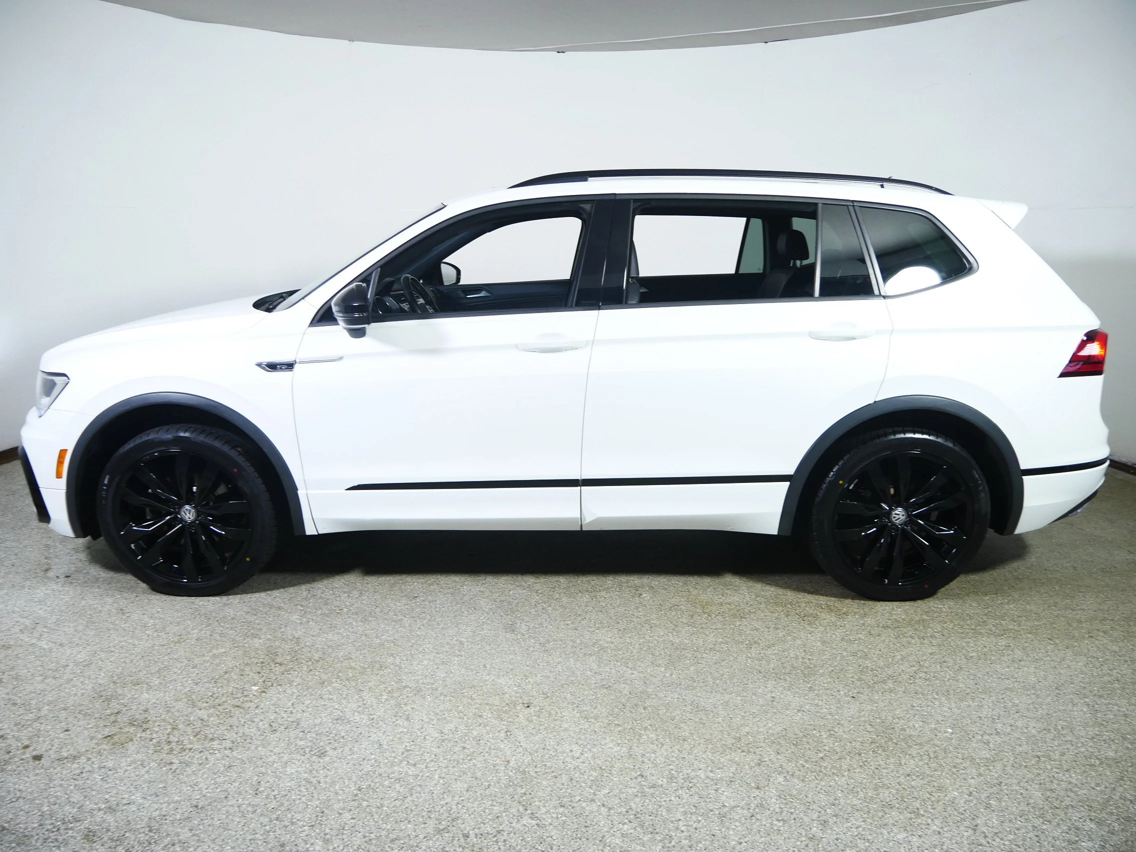 Used 2021 Pure White Volkswagen SE R-Line Black image 4