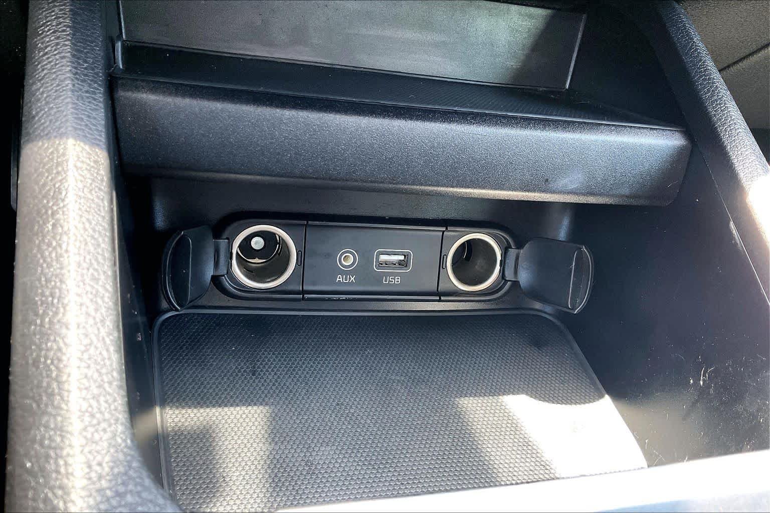 Used 2021 Clear White Kia LXS image 33