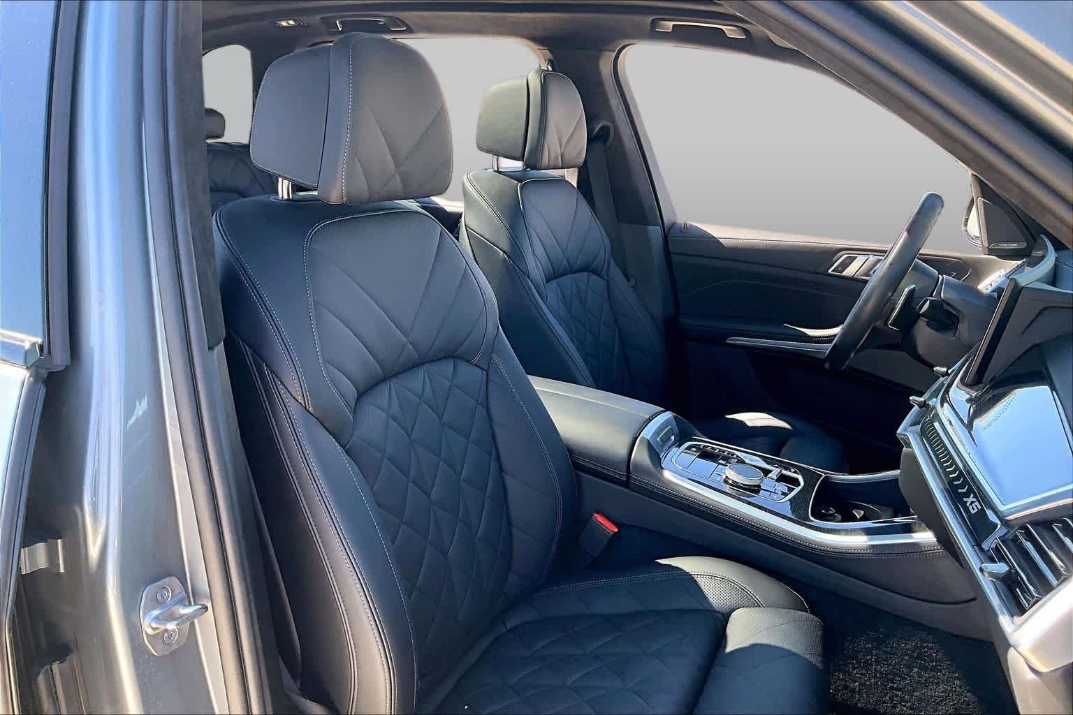 Used 2024 Skyscraper Grey Metallic BMW xDrive40i image 8