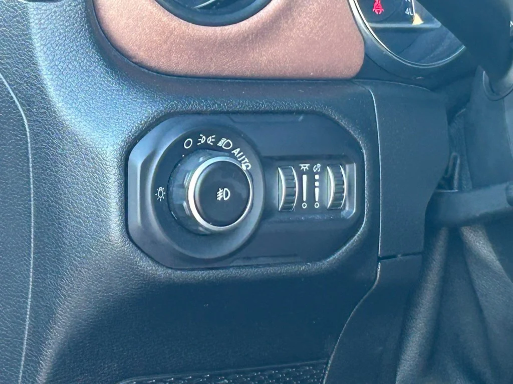 Used 2018 Black Clearcoat Jeep Unlimited Sport S image 34
