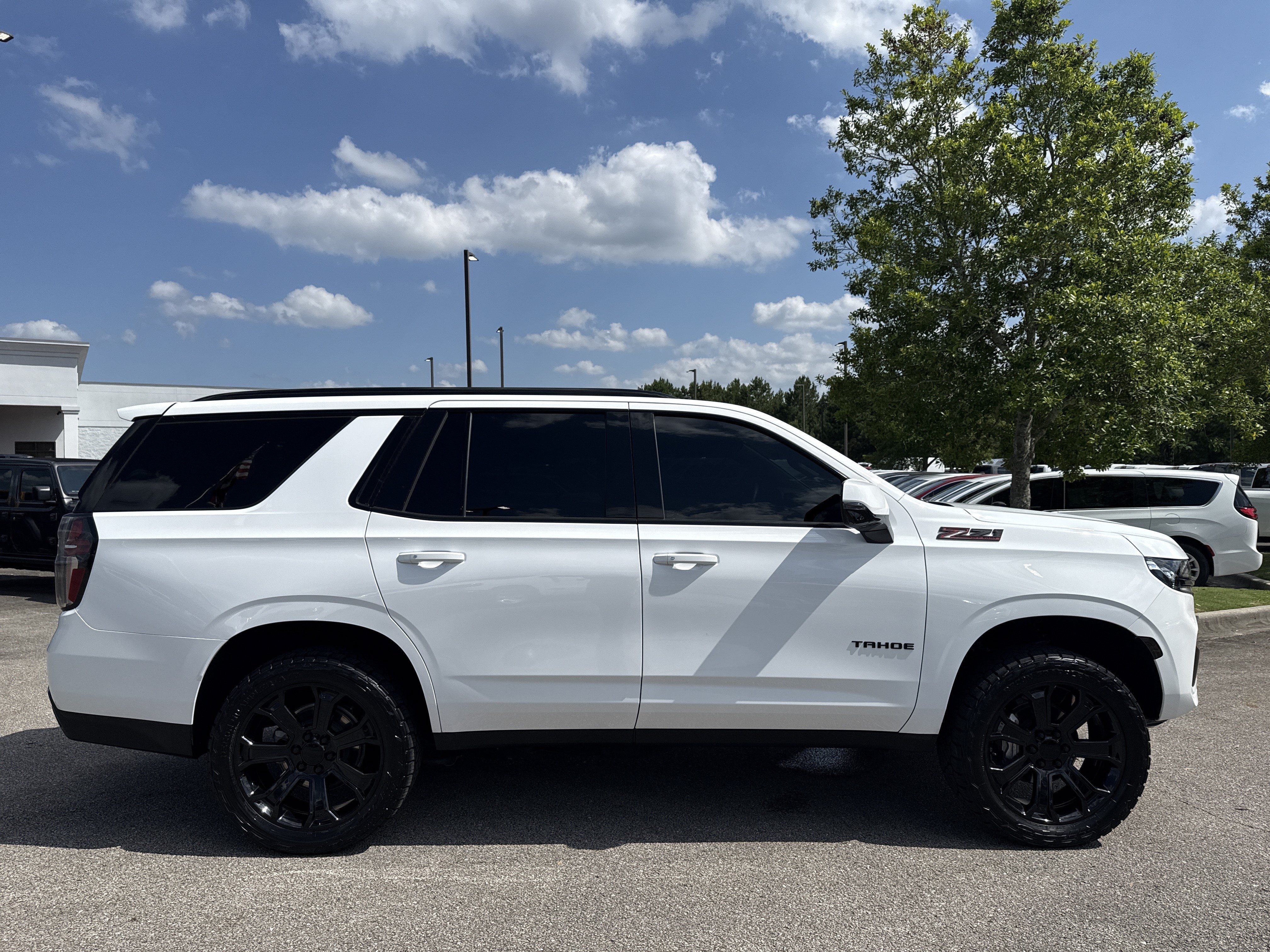 Used 2023 Summit White Chevrolet Z71 image 8