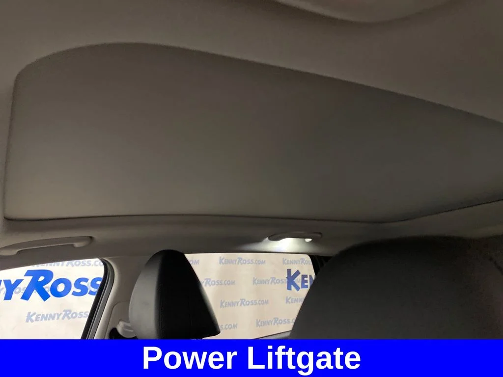 Used 2023 Silver Hyundai SEL Convenience image 11