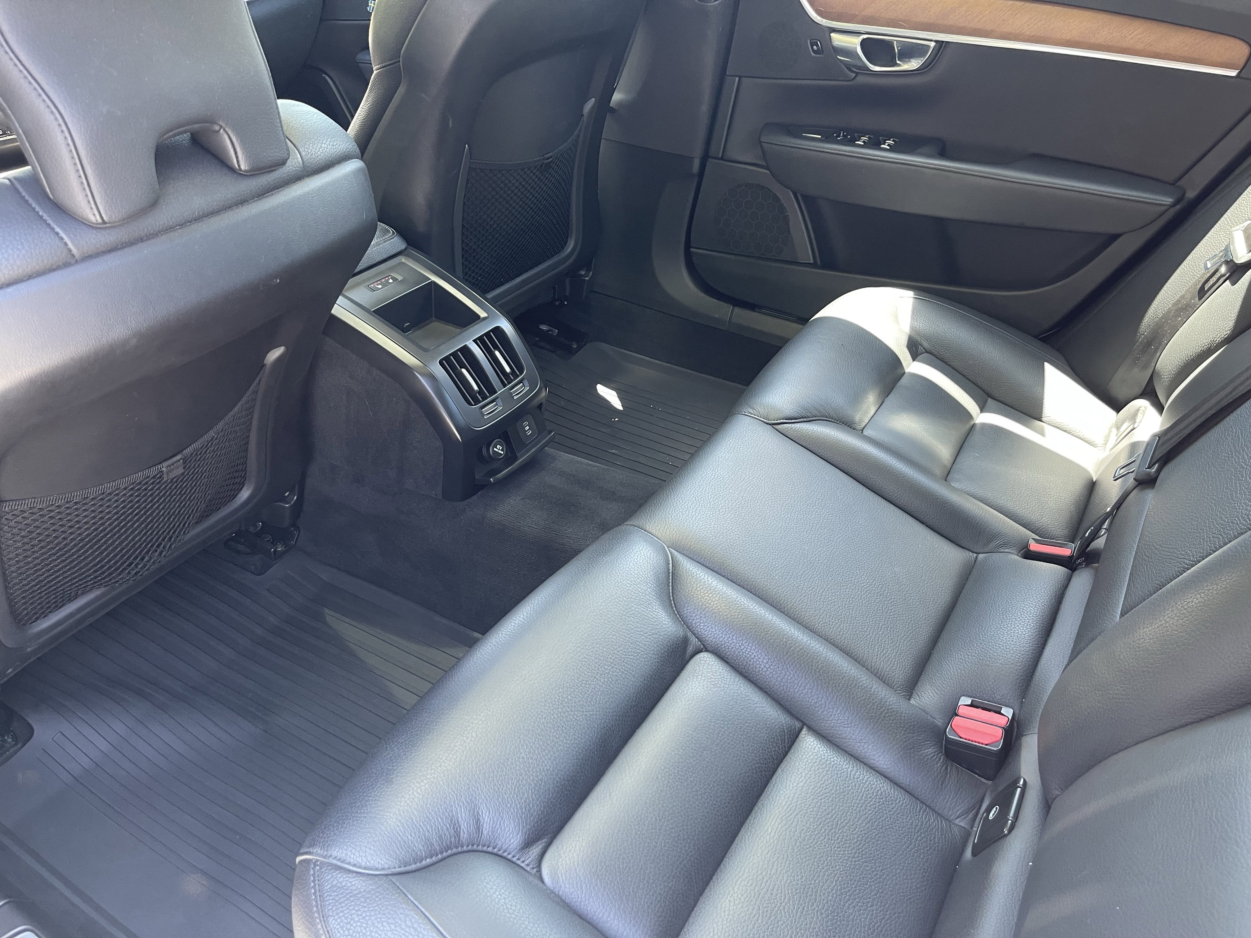 Used 2021 WHITE Volvo T6 Momentum image 15