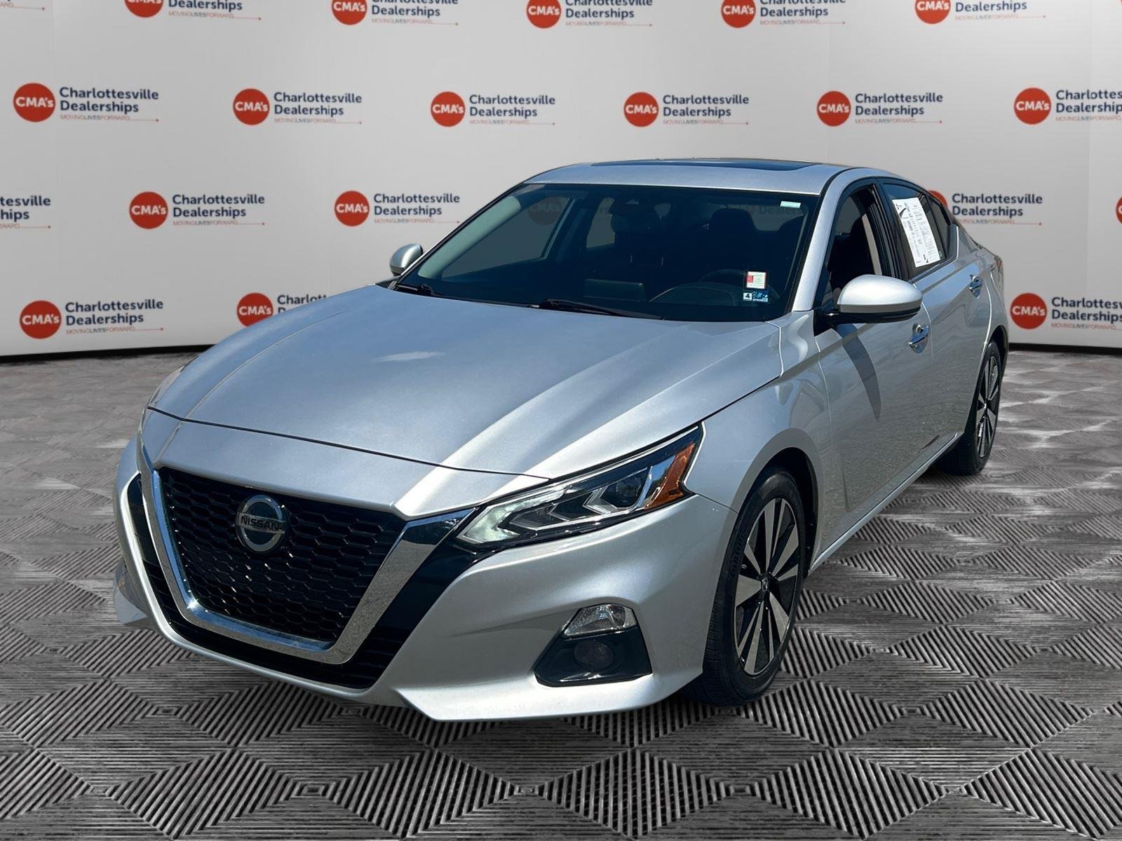 Used 2019 Brilliant Silver Metallic Nissan 2.5 SV image 1