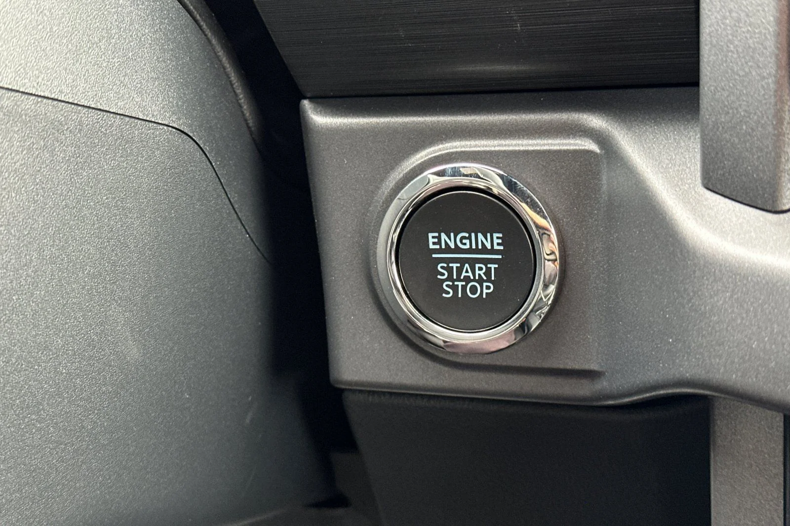 New 2026 Carbonized Gray Metallic Ford XLT image 18