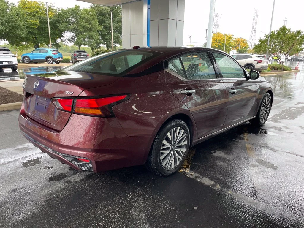 Used 2024 Red Nissan 2.5 SV image 5