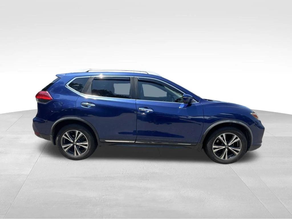 Used 2017 Blue Nissan SL image 7