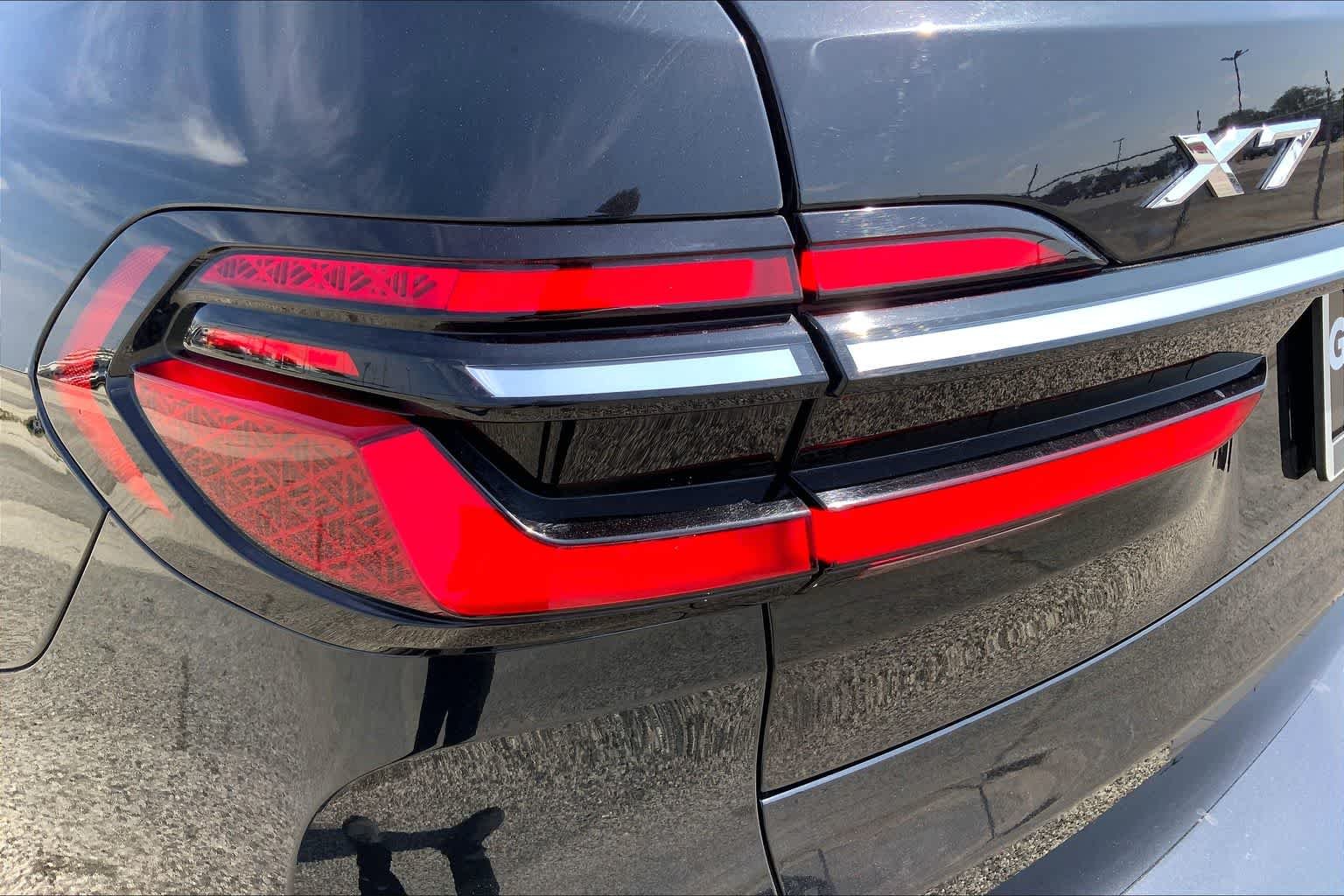 Used 2023 Black Sapphire Metallic BMW xDrive40i image 28