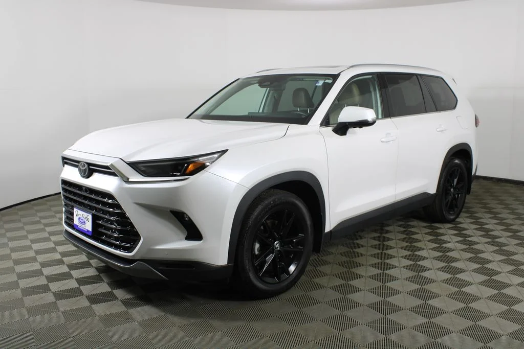 Used 2024 Pearl Toyota Platinum image 3