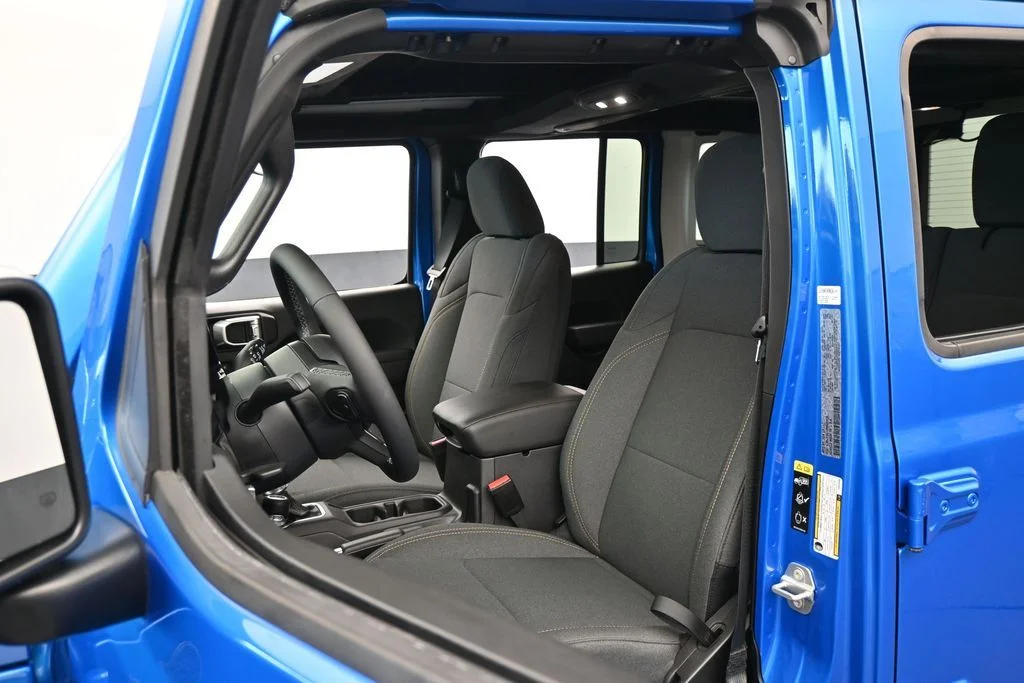 Used 2025 Hydro Blue Pearl Coat Jeep Sport S image 10