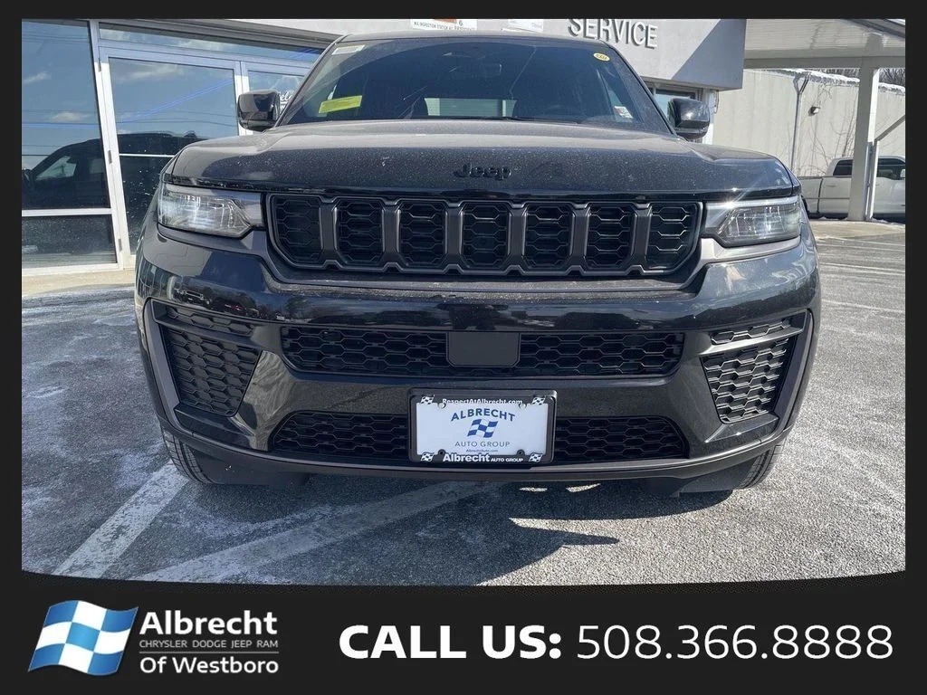 New 2026 Diamond Black Crystal Pearl-Coat Exterior Paint Jeep Altitude image 8