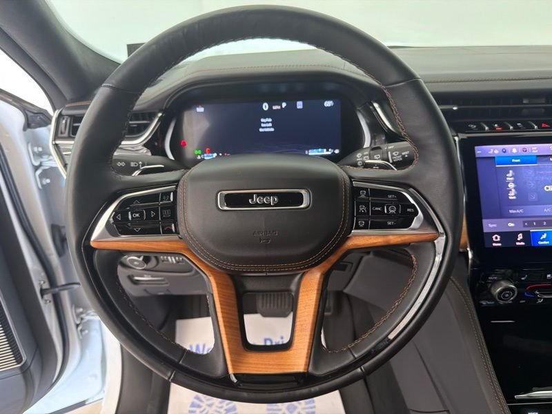 Used 2025 White Jeep Summit image 25