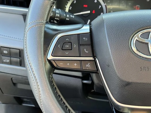 Used 2021 Black Toyota XLE image 31